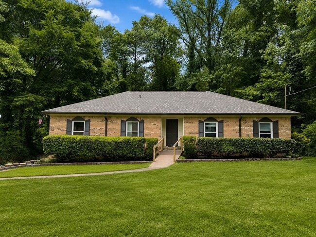Building Photo - 3541 W Lakeside Dr