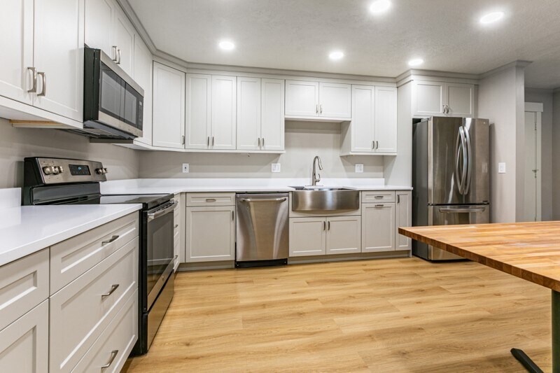 Building Photo - 2710 S Highland Dr