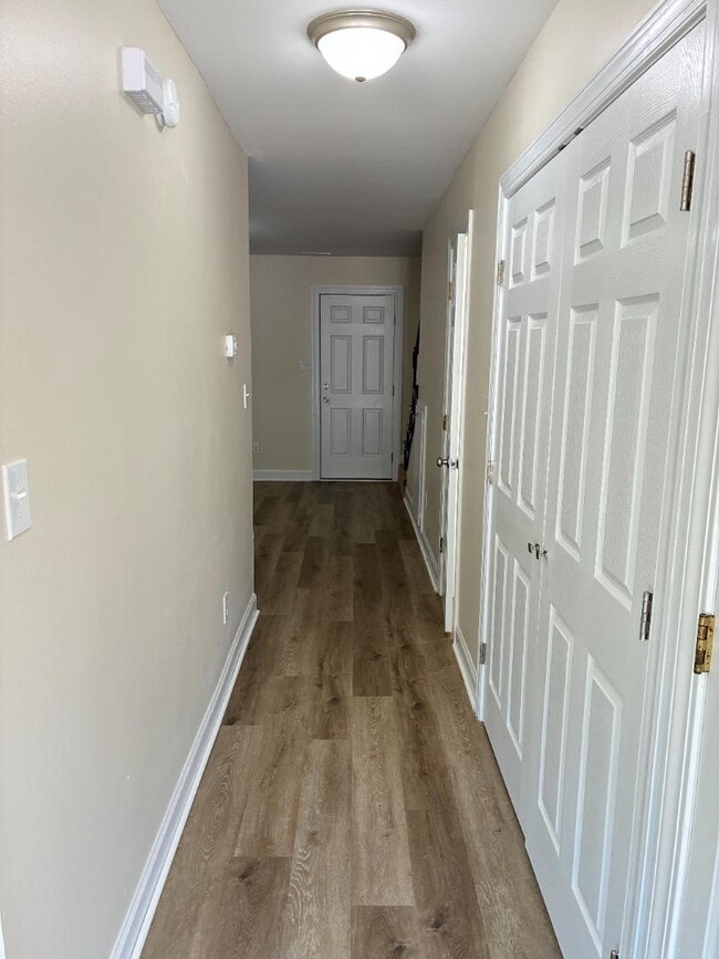 Building Photo - 1604 Pecan Ct N
