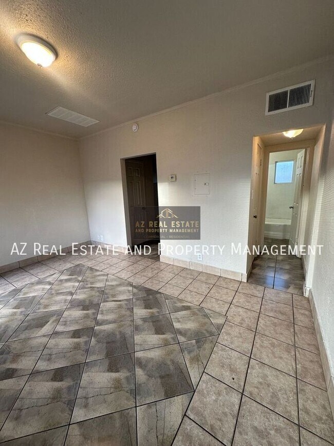 Building Photo - 1233 W Pierce St