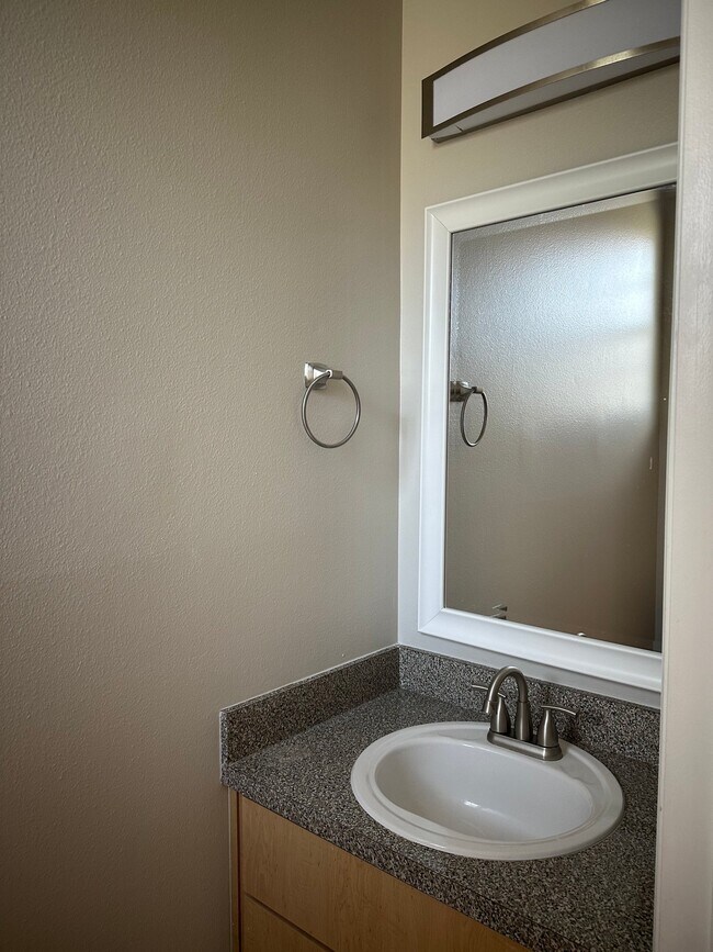 Building Photo - 1214 S Beach Cir