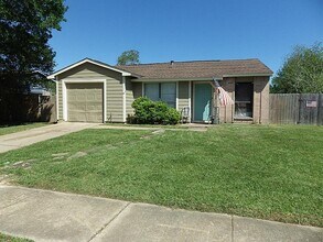 Building Photo - 3 bed / 1 bath home in Hockley - Move in R...