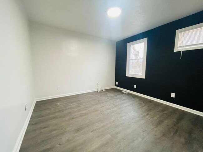 Building Photo - 902 S Cedar Ave