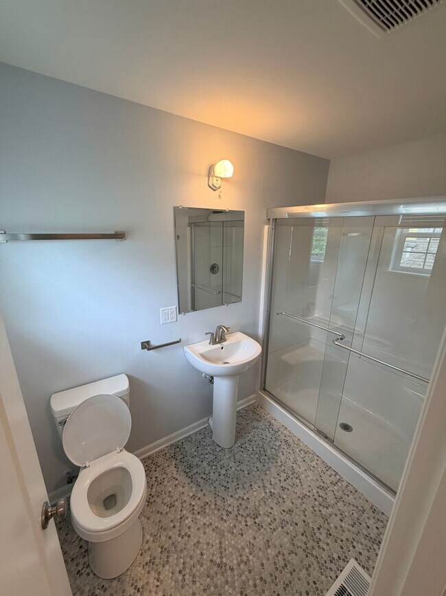 Building Photo - Newly Remodeled 3 bedroom/2 bath Craftsman in Kenton