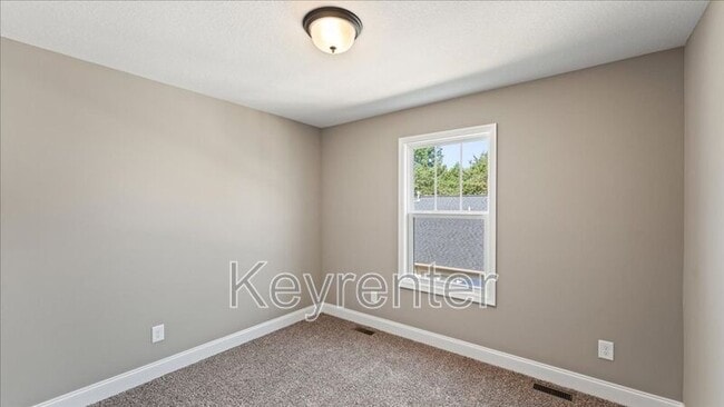 Building Photo - 3527 Lynn Ave