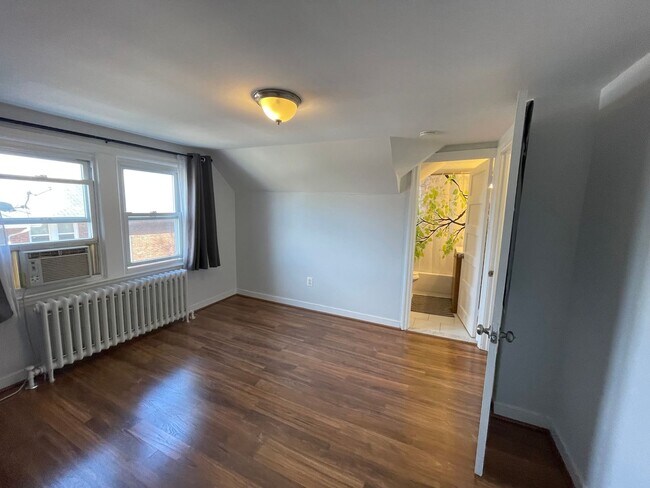 Building Photo - Charming 4BR, 2.5BA Bungalow in the Heart of Mount Rainier!