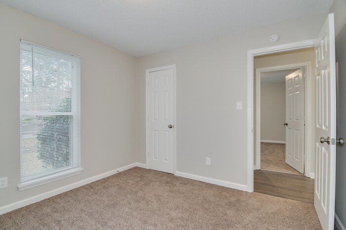 Building Photo - 357 Forest Ct