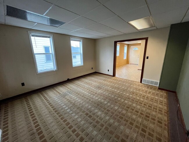 Building Photo - 105 N Polk St