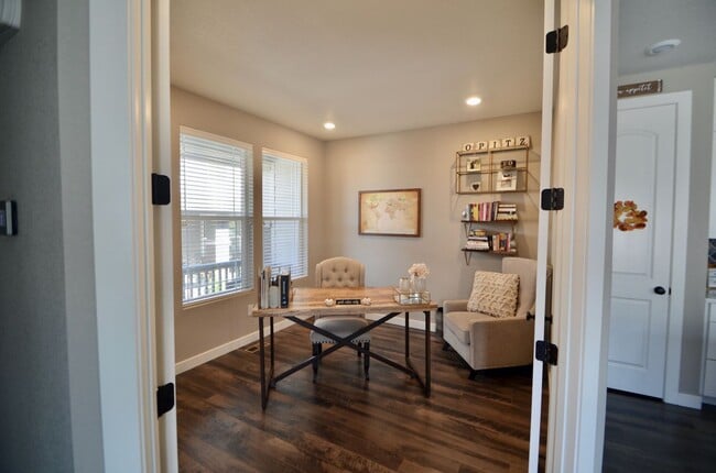 Building Photo - 3 bd/2.5 ba Townhome!