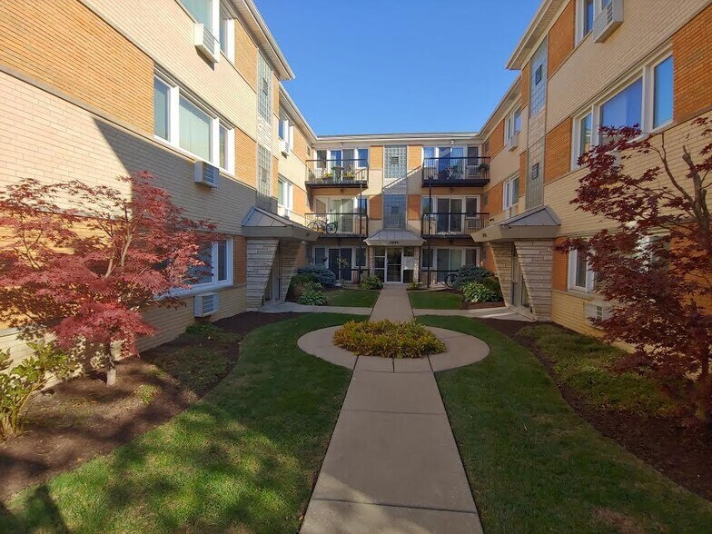 Building Photo - 5450 W Higgins Ave