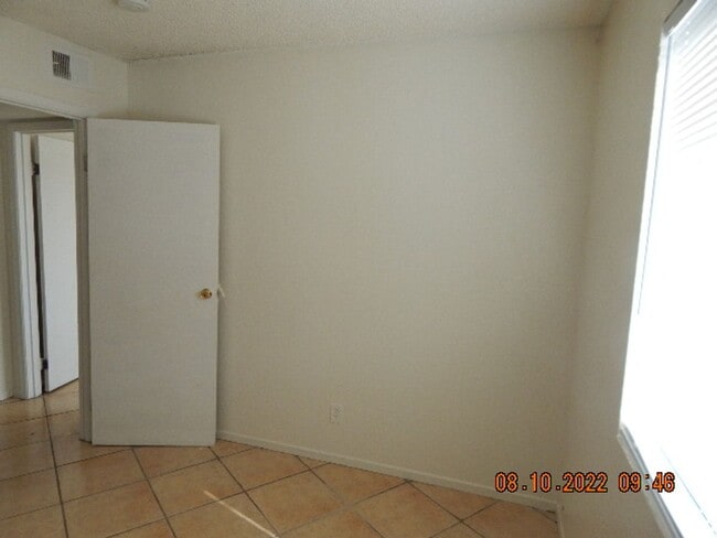 Building Photo - 2185 Exeter Dr