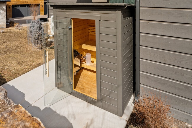 Building Photo - 117 Bowles Dr