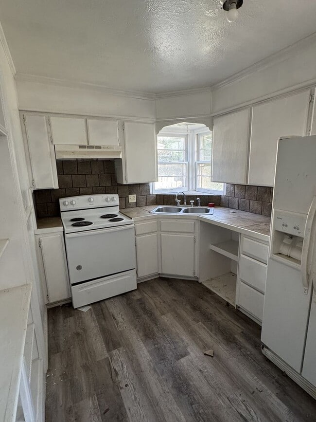 Building Photo - 3 Bedroom 1 Bath Singe Family Home