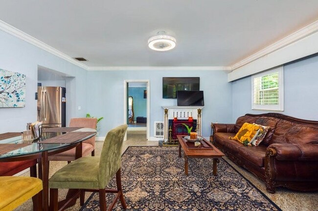 Building Photo - 145 SE 3rd Ave
