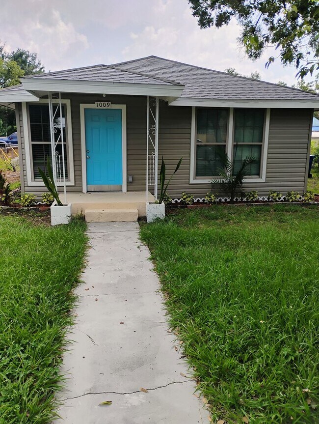Building Photo - Completely Remodeled Home