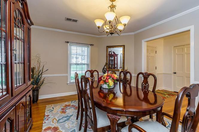 Building Photo - 304 Barnes Mill Rd