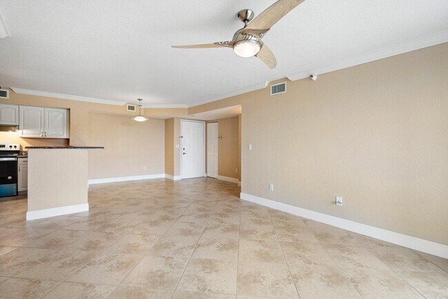 Building Photo - 135 Yacht Club Way