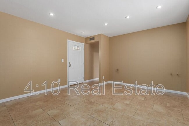 Building Photo - 26002 S La Cite Dr
