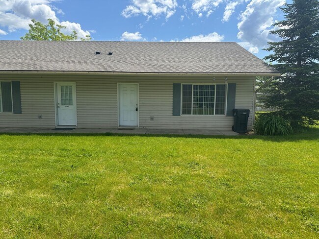 Building Photo - 3130 Meadow Glen Ln
