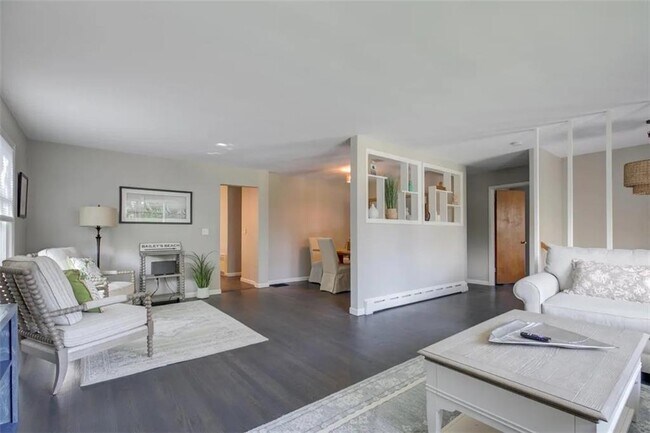 Building Photo - 132 Ruggles Ave