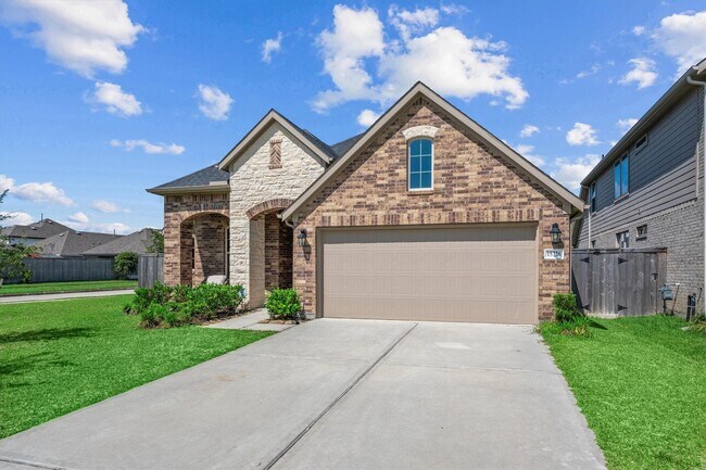 Building Photo - 15726 Rosemary Hl Ln