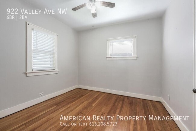 Building Photo - 922 Valley Ave NW