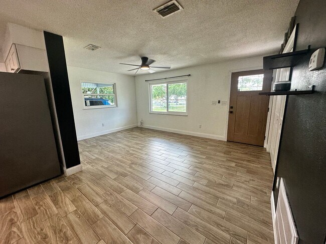 Building Photo - 2781 Fulford St