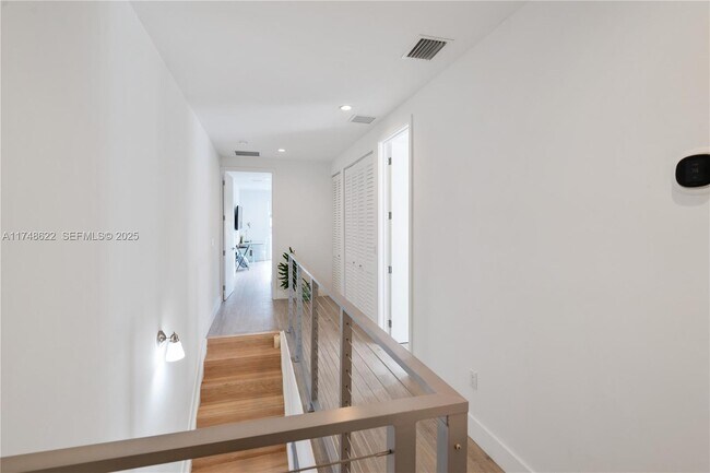 Building Photo - 3572 SW 23rd St