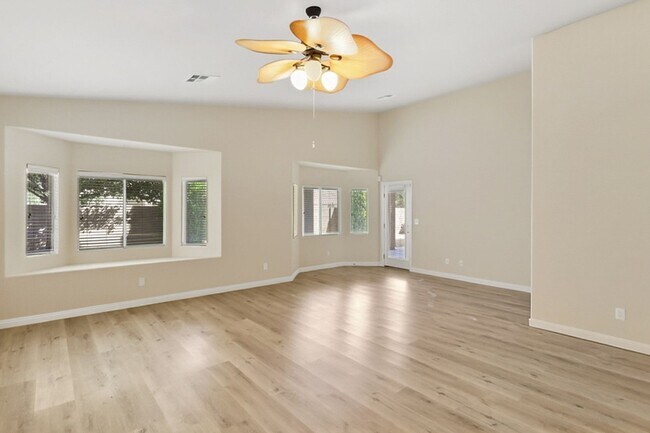 Building Photo - 4 Bed, Single Story Home, In Southwest Gat...