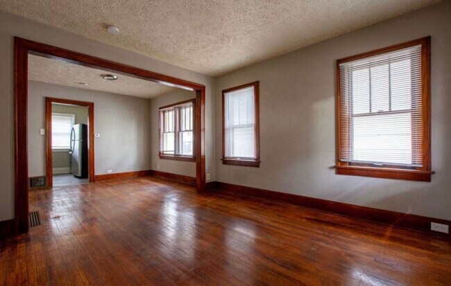 Building Photo - 5519 Hickory St