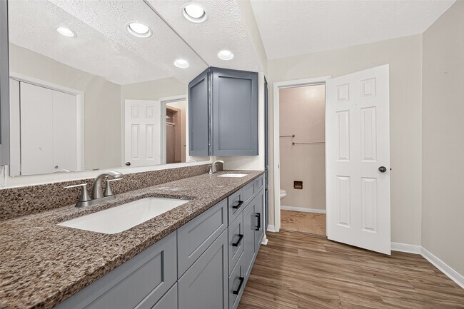 Building Photo - 14030 Cashel Forest Dr