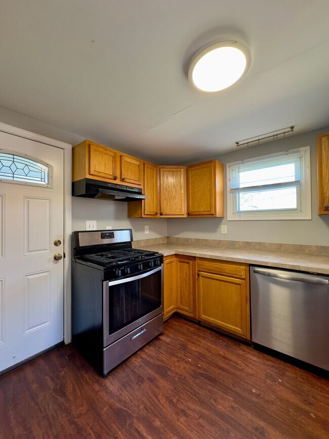 Building Photo - Charming 3 Bedroom/ 1 Bathroom Home in Dundalk, MD!