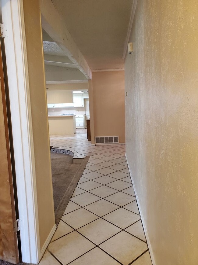Building Photo - 4200 Pyracantha Dr