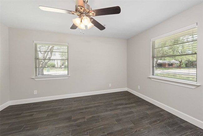 Building Photo - 3827 Linkview Dr