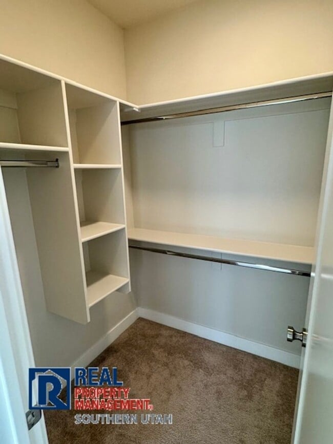 Building Photo - Woodland Estates Townhome