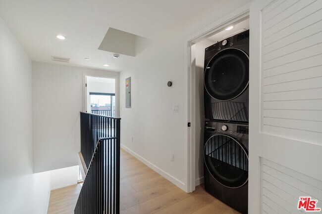 Building Photo - 6763 Lexington Ave