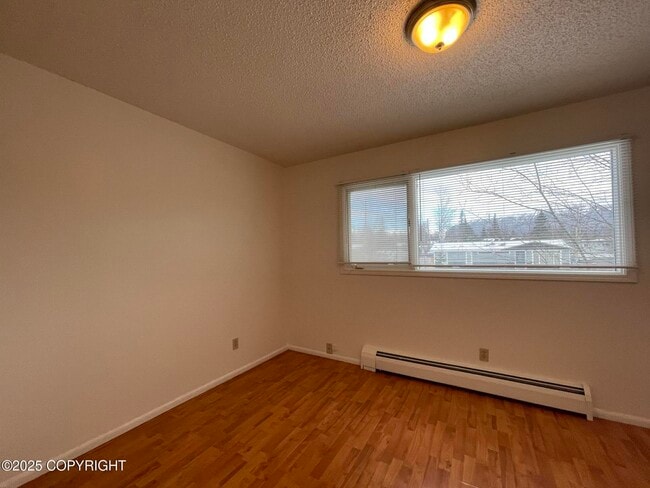 Building Photo - 1510 Summit View St