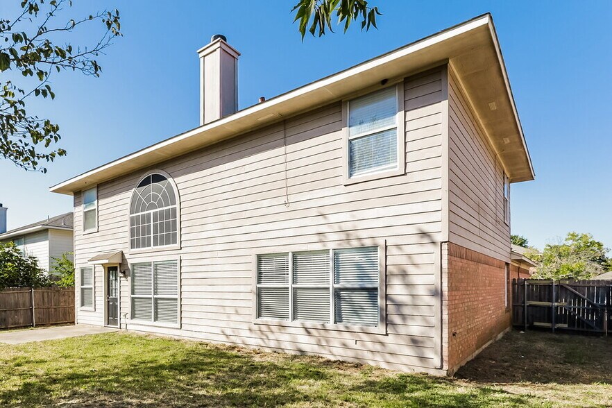 Building Photo - 8533 Tallahassee Ln