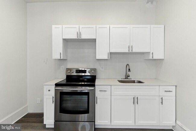 Building Photo - 22 N 53rd St