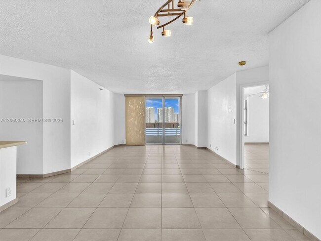 Building Photo - 3530 Mystic Pointe Dr