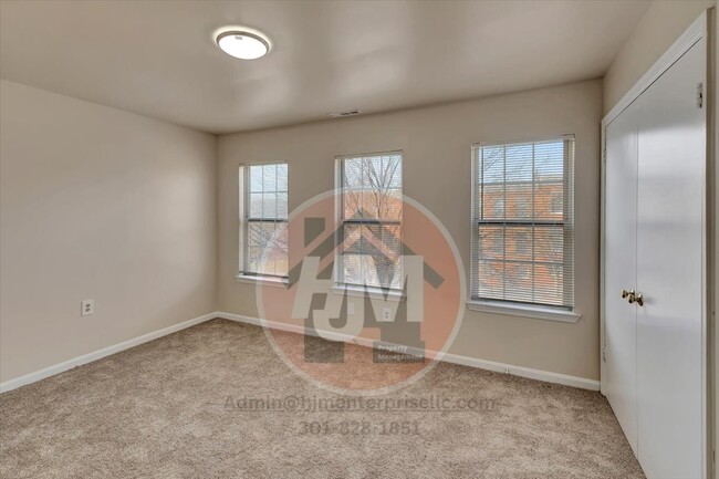Building Photo - 1105 N Central Ave