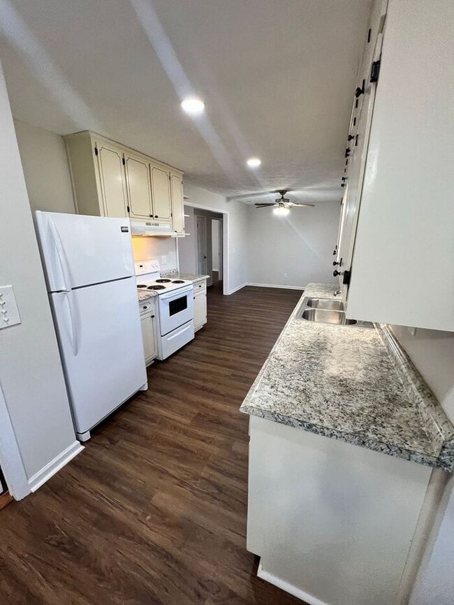 Building Photo - Available now!!! 3 bedroom 2 bath in Lilburn