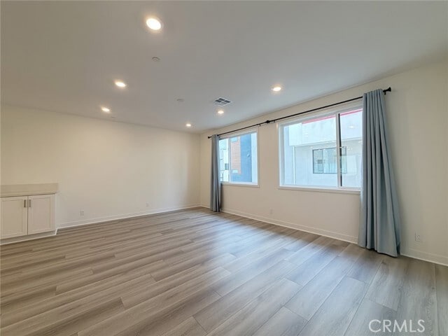 Building Photo - 400 Transport