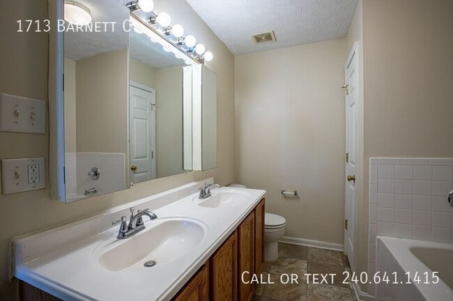 Building Photo - 1713 Barnett Ct