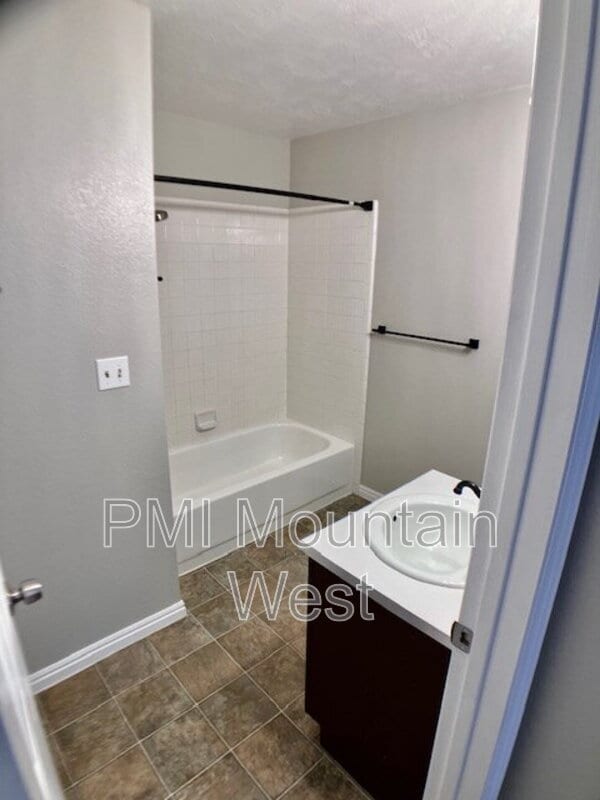 Building Photo - 567 N 200 E
