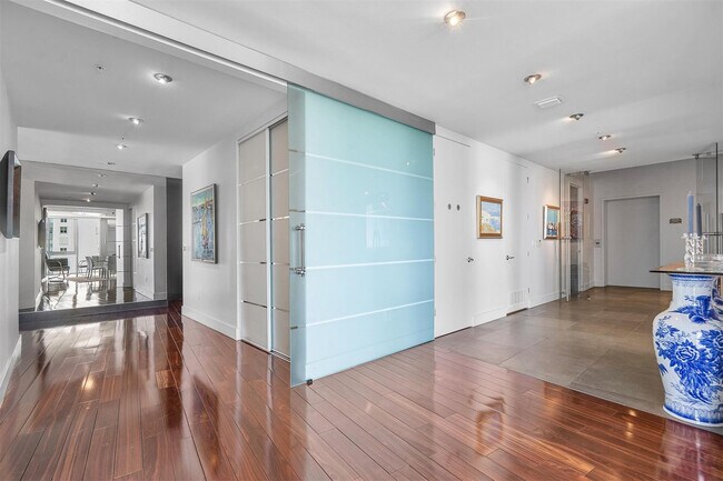 Building Photo - 715 Bayshore Dr