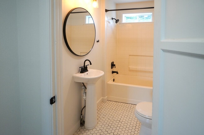 Building Photo - 4213 W Clark St