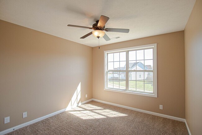 Building Photo - 613 Fennec Way