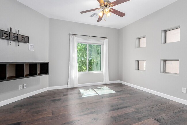 Building Photo - 7601 E Roosevelt St