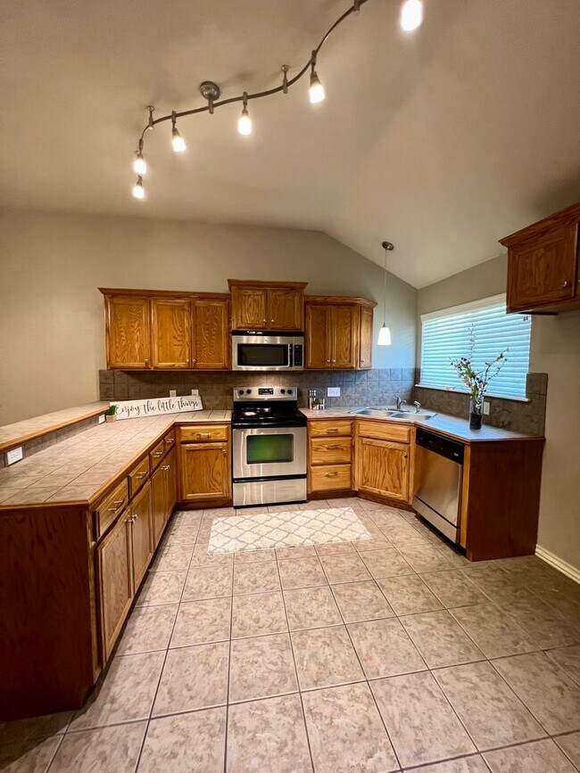 Building Photo - Wonderful Rental Home in Sycamore Creek!